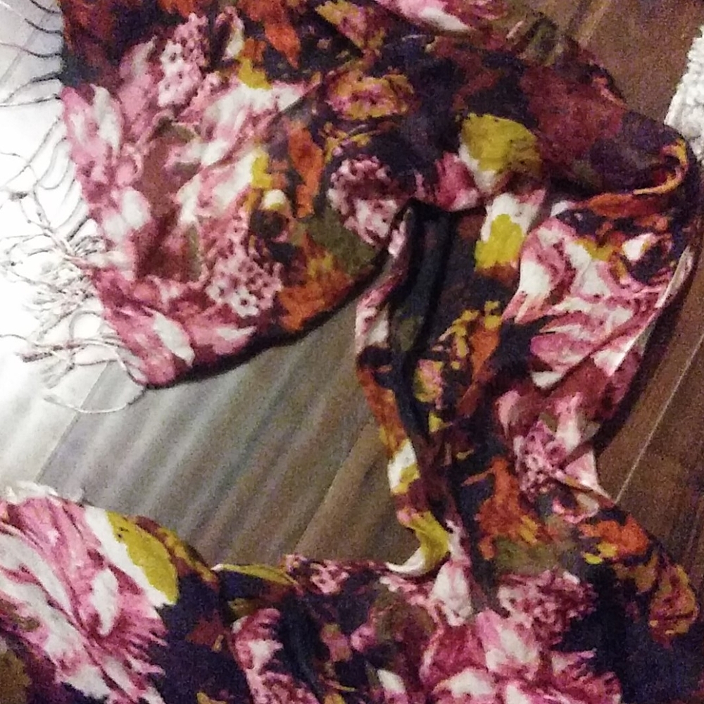 Beautiful flowered print wide scarf fringed details..a gauze material